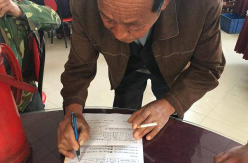 围观海能生物帮农资零售店开展的会议